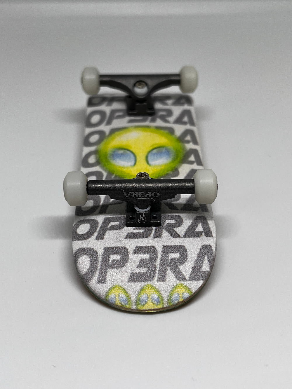 Op3ra Pro Fingerboard Complete 34 * 96mm - The Area 51 Edition