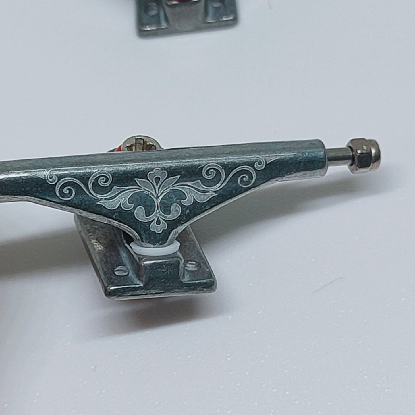 Leefai Royalty Limited Pro FINGERBOARD TRUCKS- 35MM