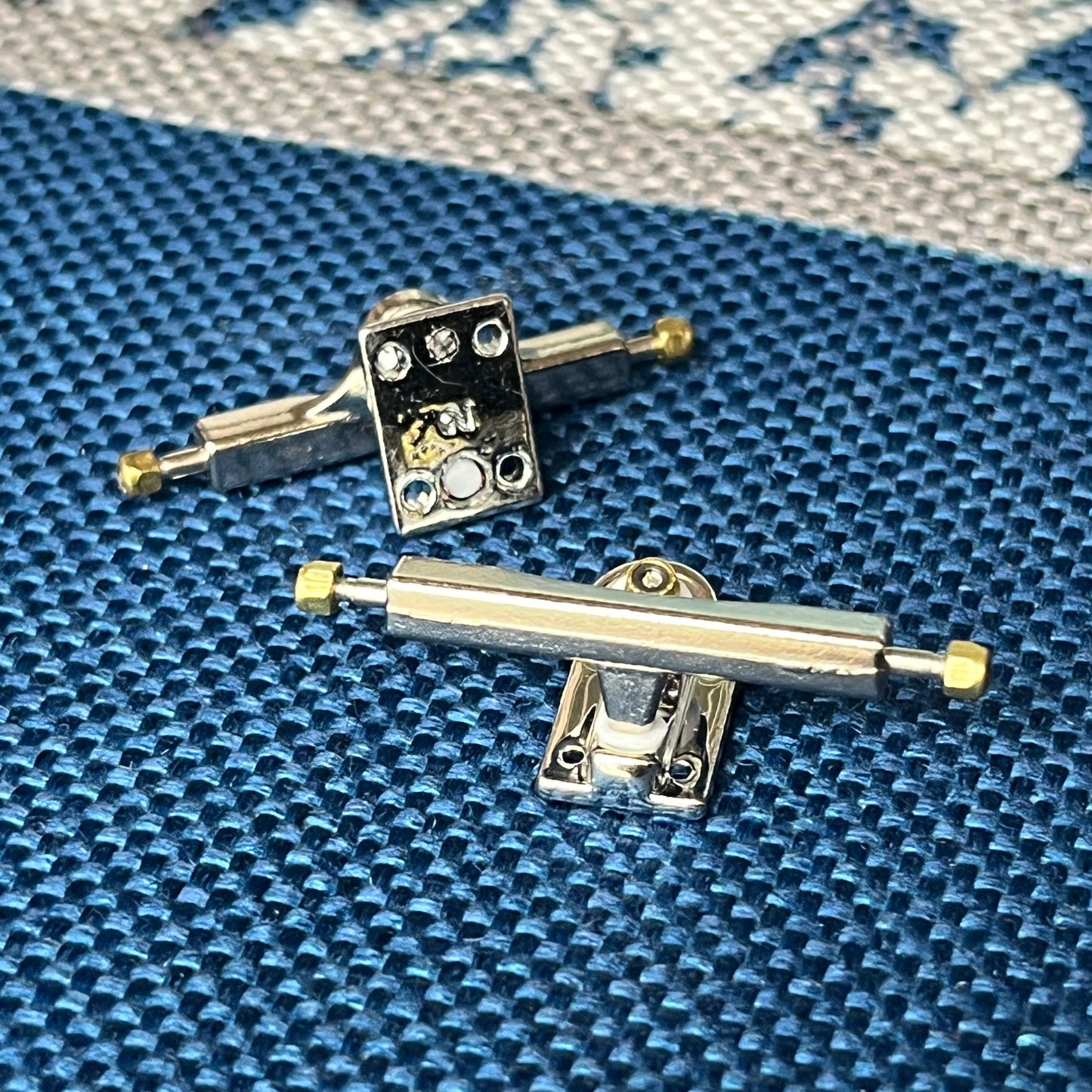 Leefai 34mm Cube Fingerboard trucks with V2 baseplate